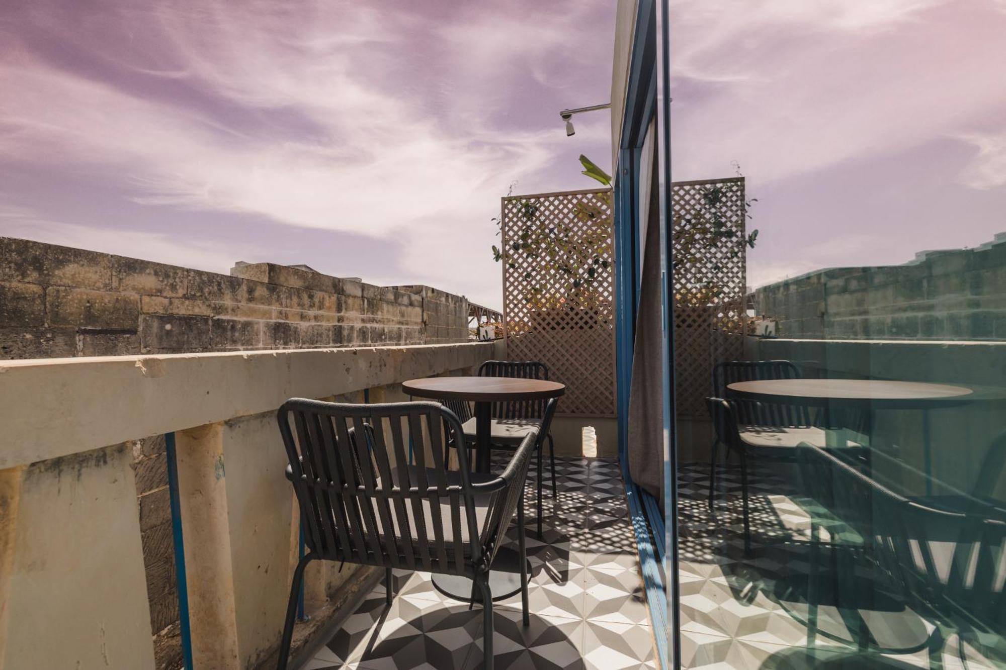 Iz-Zebbuga The Penthouse Royal 8 Hotel Exterior photo